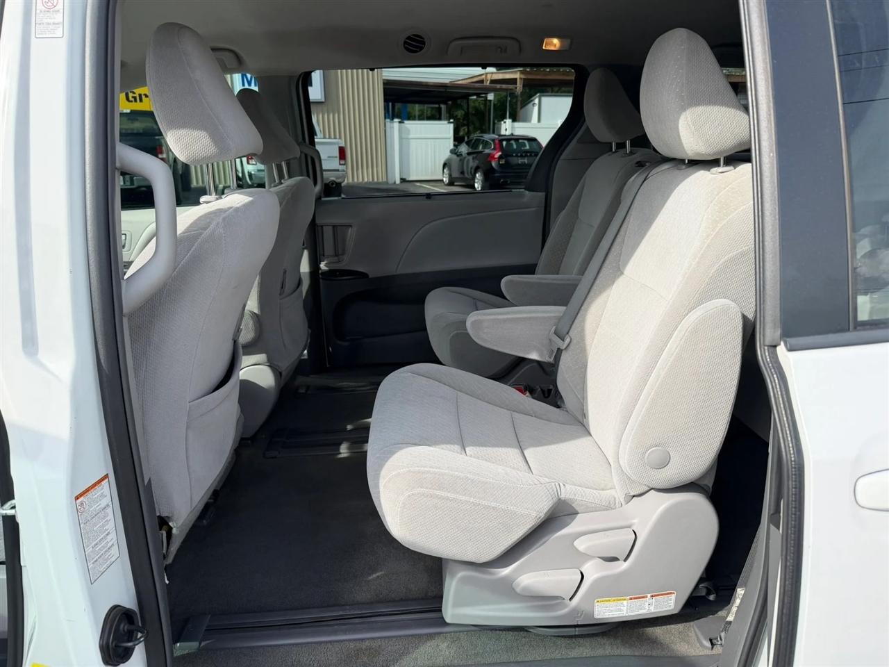 Toyota Sienna LE 8-Passenger 2018