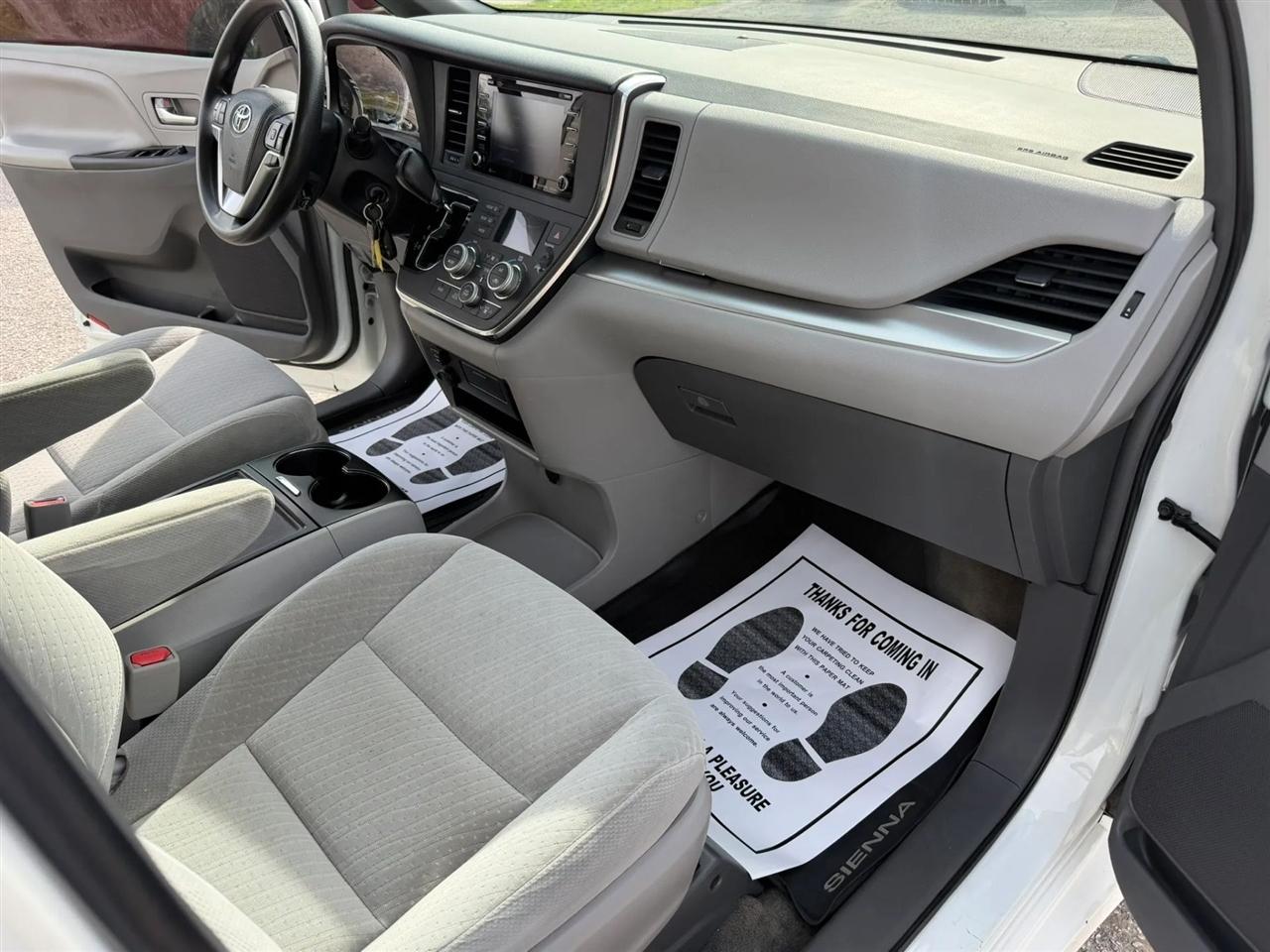 Toyota Sienna LE 8-Passenger 2018