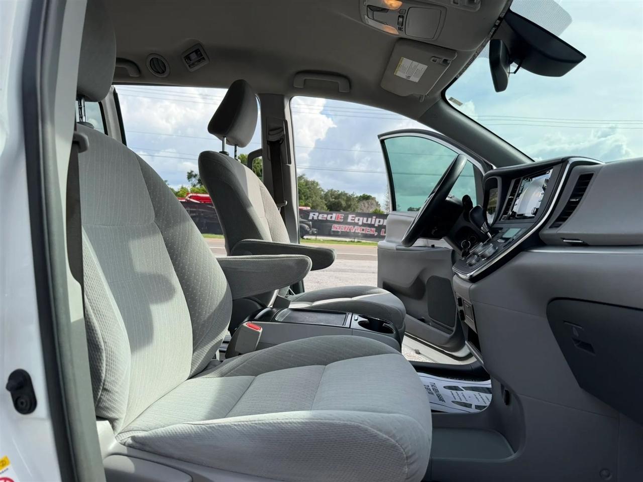 Toyota Sienna LE 8-Passenger 2018