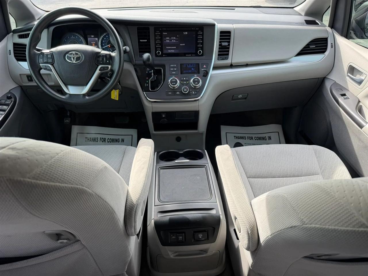 Toyota Sienna LE 8-Passenger 2018