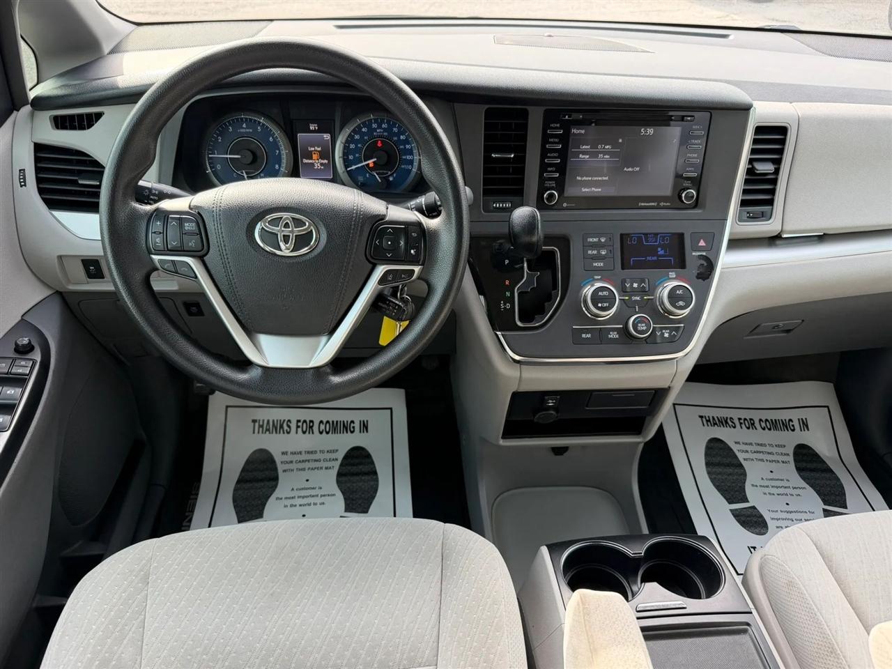 Toyota Sienna LE 8-Passenger 2018