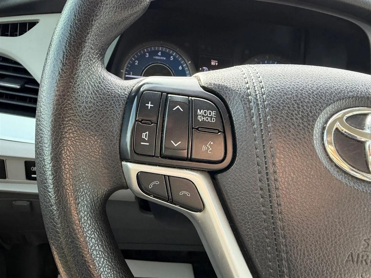 Toyota Sienna LE 8-Passenger 2018