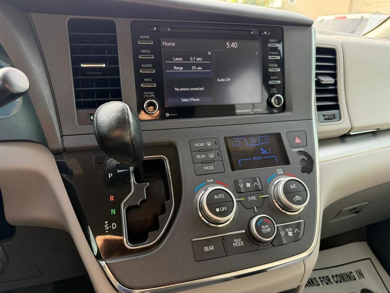 Toyota Sienna LE 8-Passenger 2018