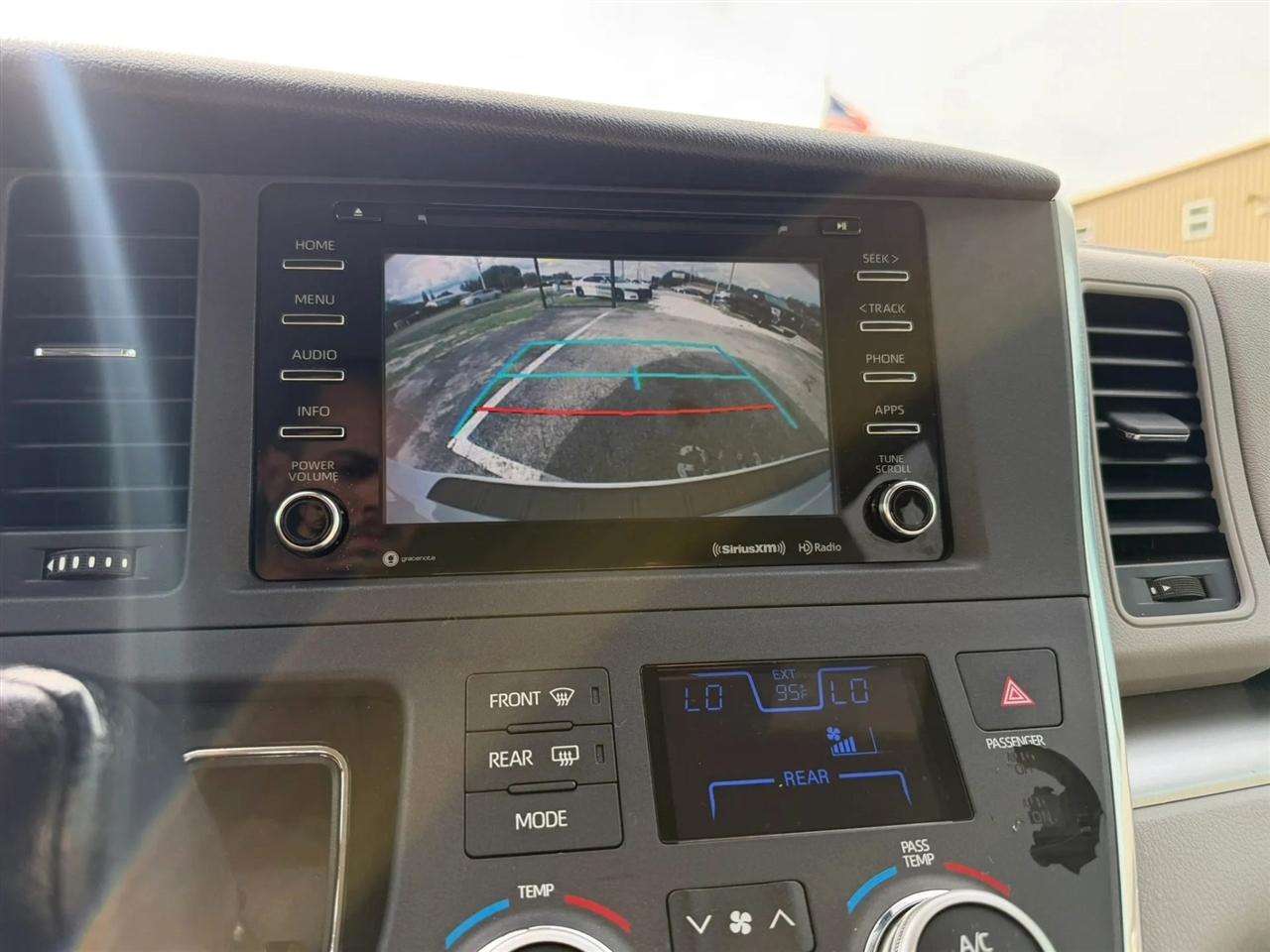 Toyota Sienna LE 8-Passenger 2018