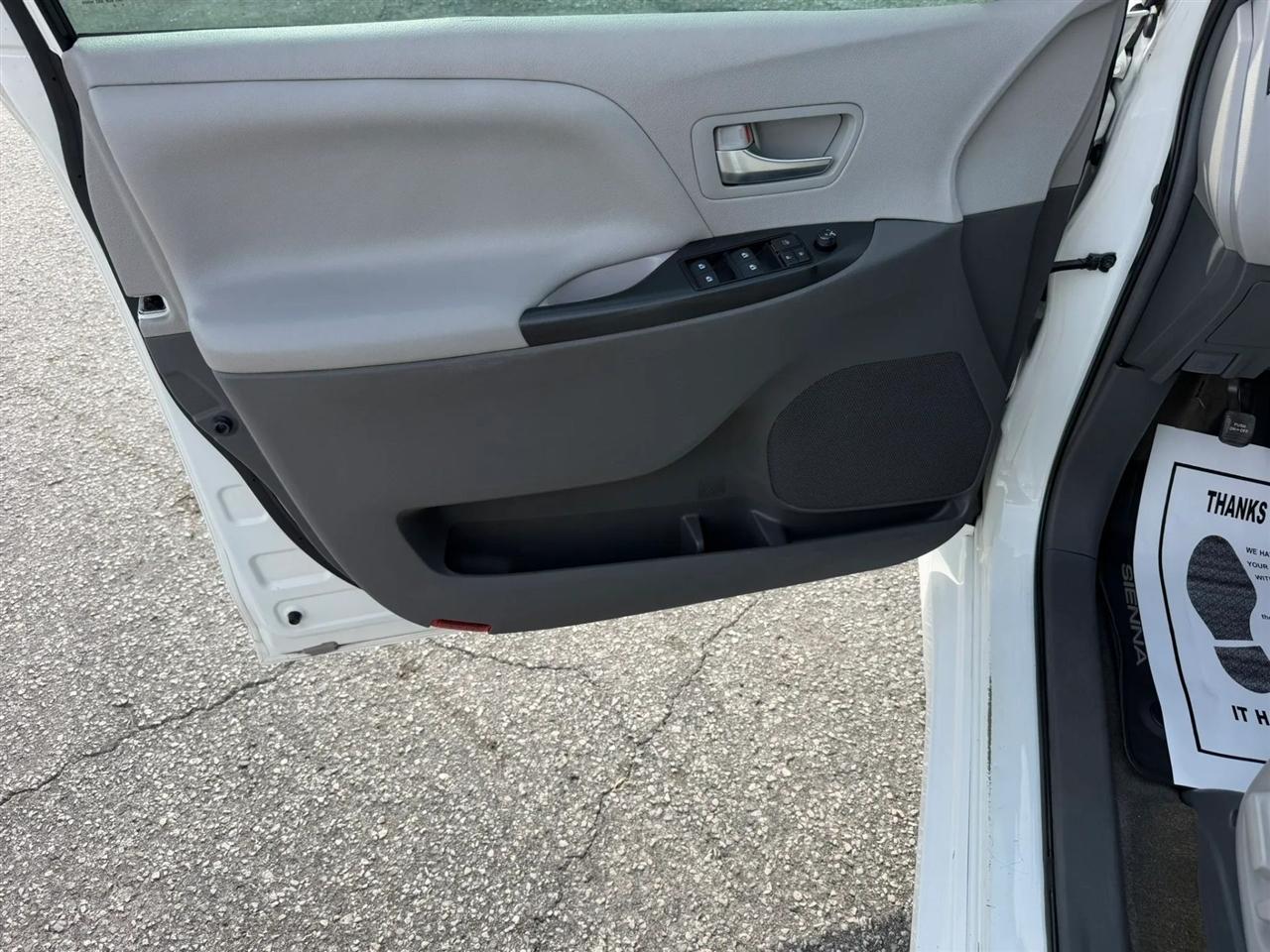 Toyota Sienna LE 8-Passenger 2018