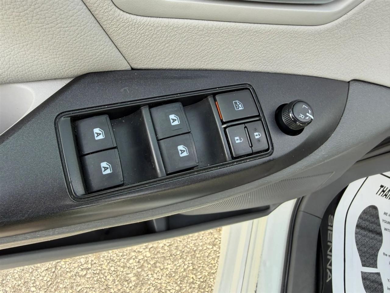 Toyota Sienna LE 8-Passenger 2018