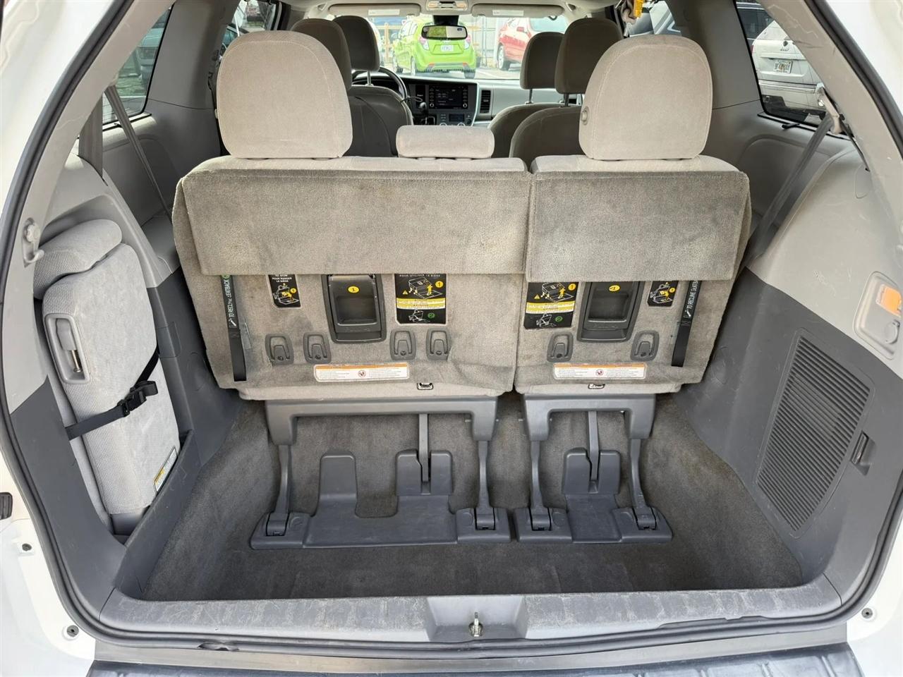 Toyota Sienna LE 8-Passenger 2018