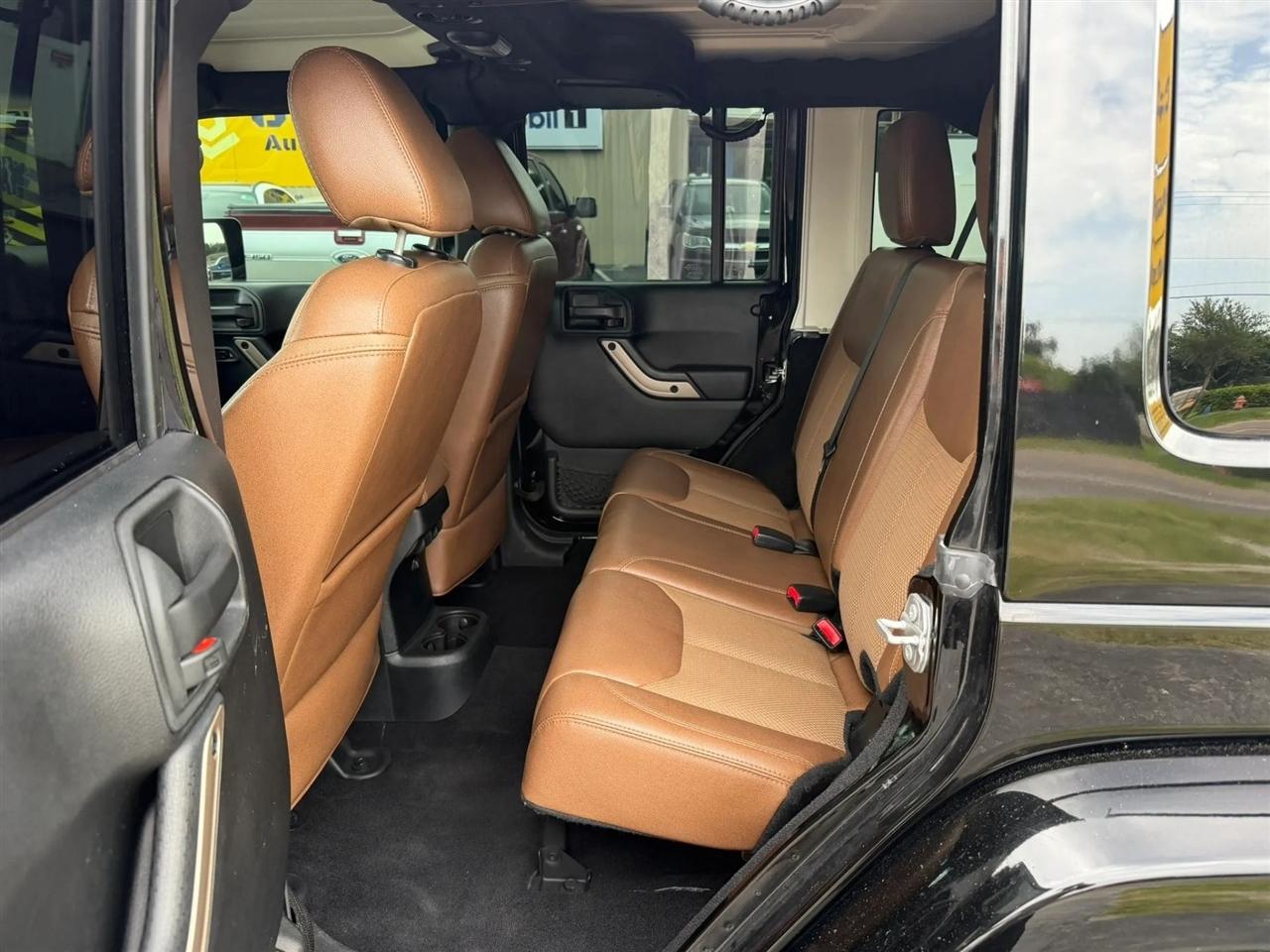 Jeep Wrangler Unlimited Sahara 4WD 2017
