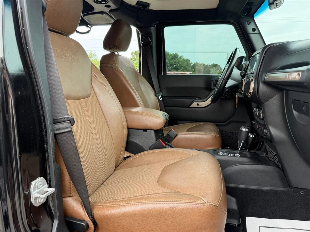 Jeep Wrangler Unlimited Sahara 4WD 2017