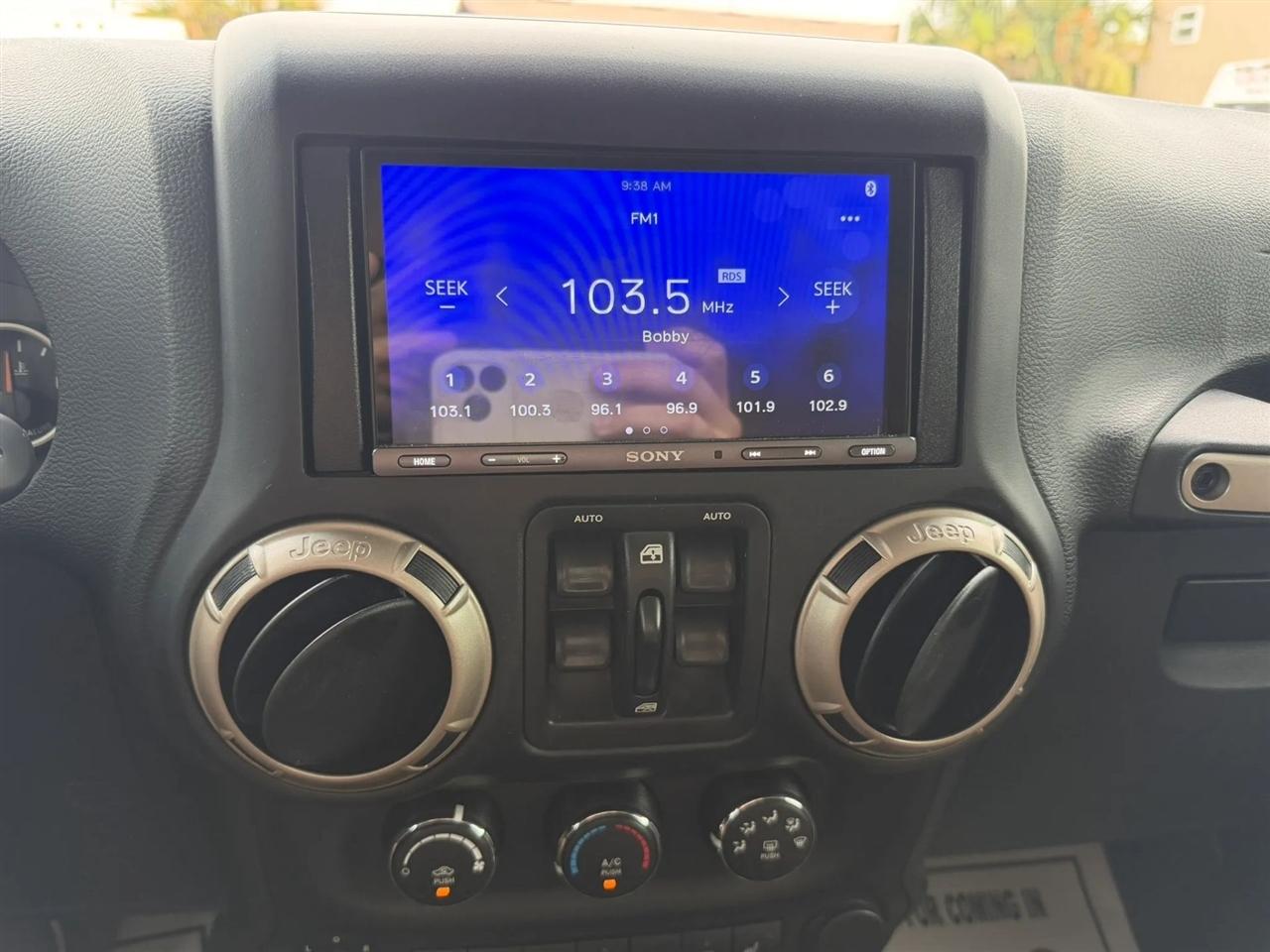 Jeep Wrangler Unlimited Sahara 4WD 2017