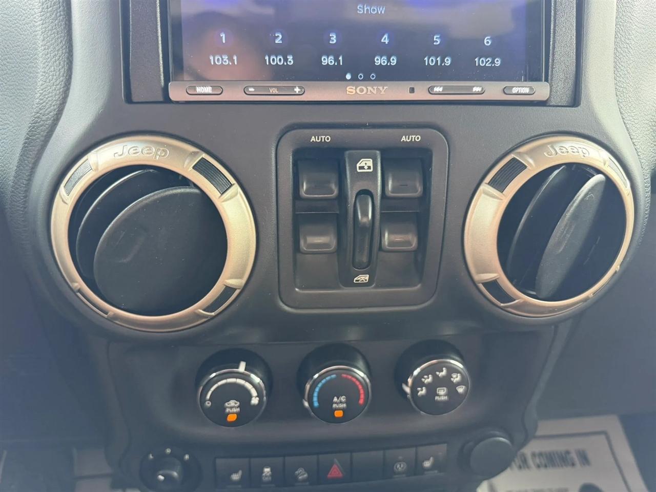 Jeep Wrangler Unlimited Sahara 4WD 2017