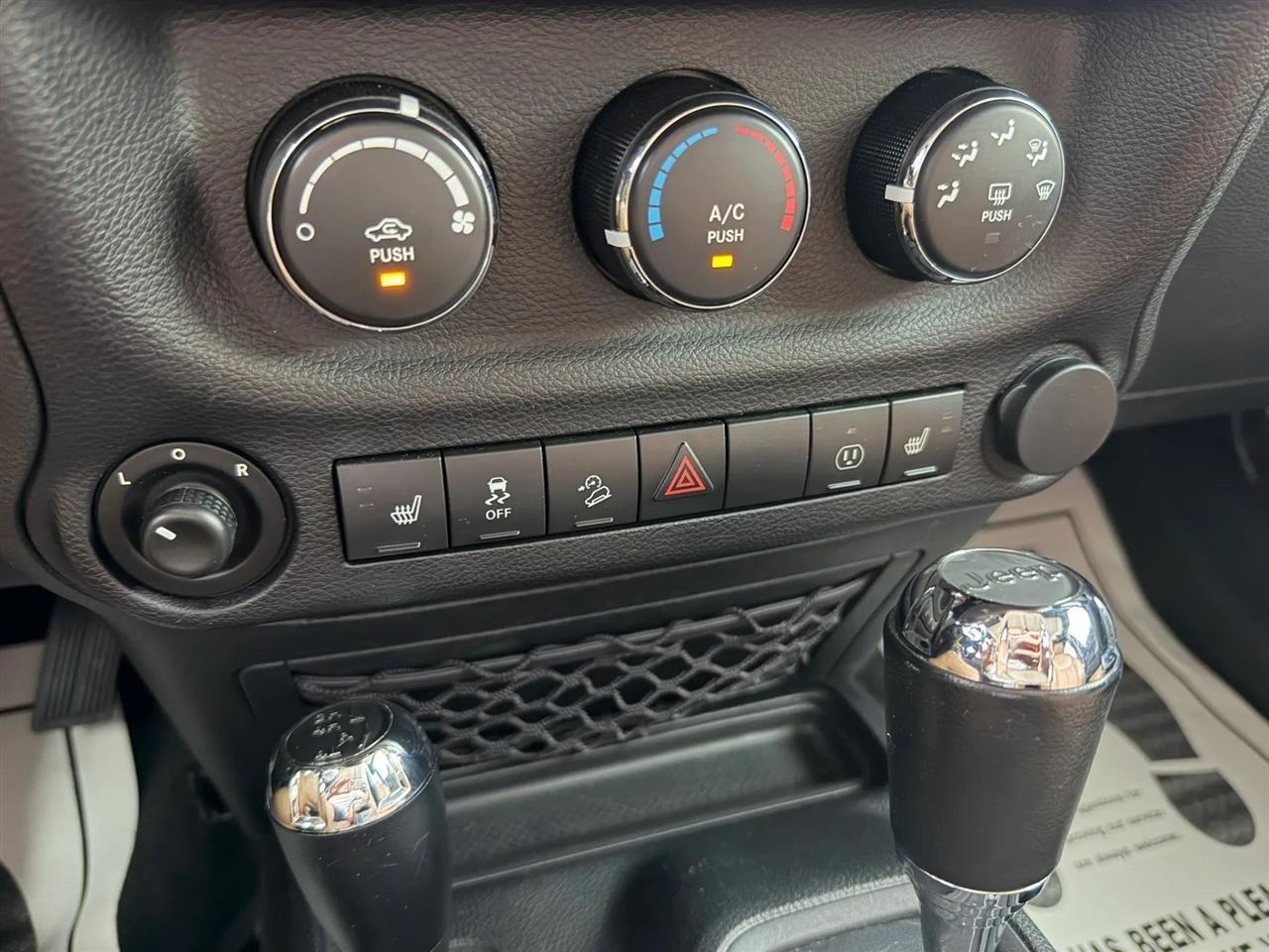 Jeep Wrangler Unlimited Sahara 4WD 2017