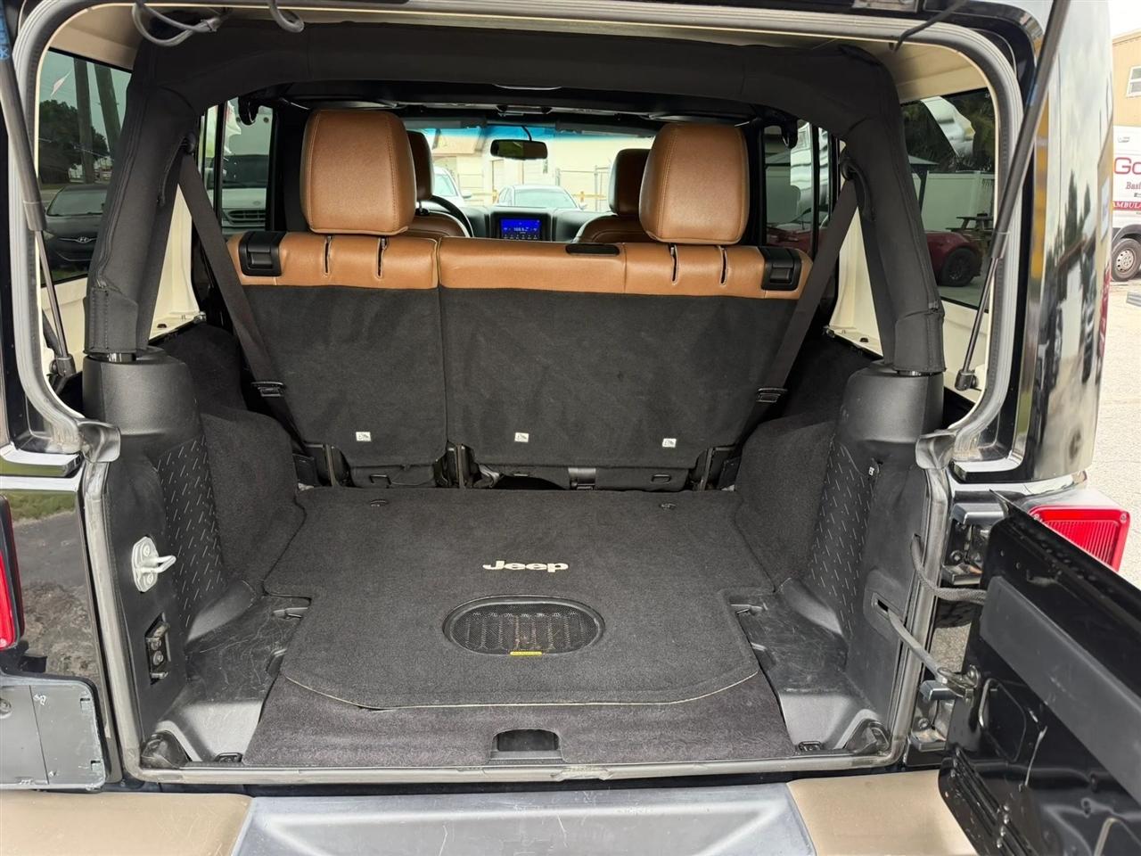 Jeep Wrangler Unlimited Sahara 4WD 2017