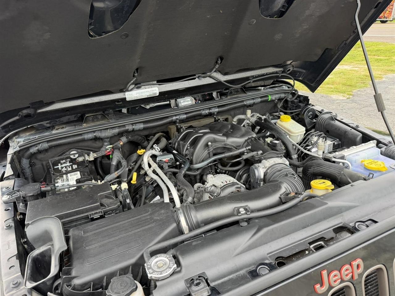 Jeep Wrangler Unlimited Sahara 4WD 2017