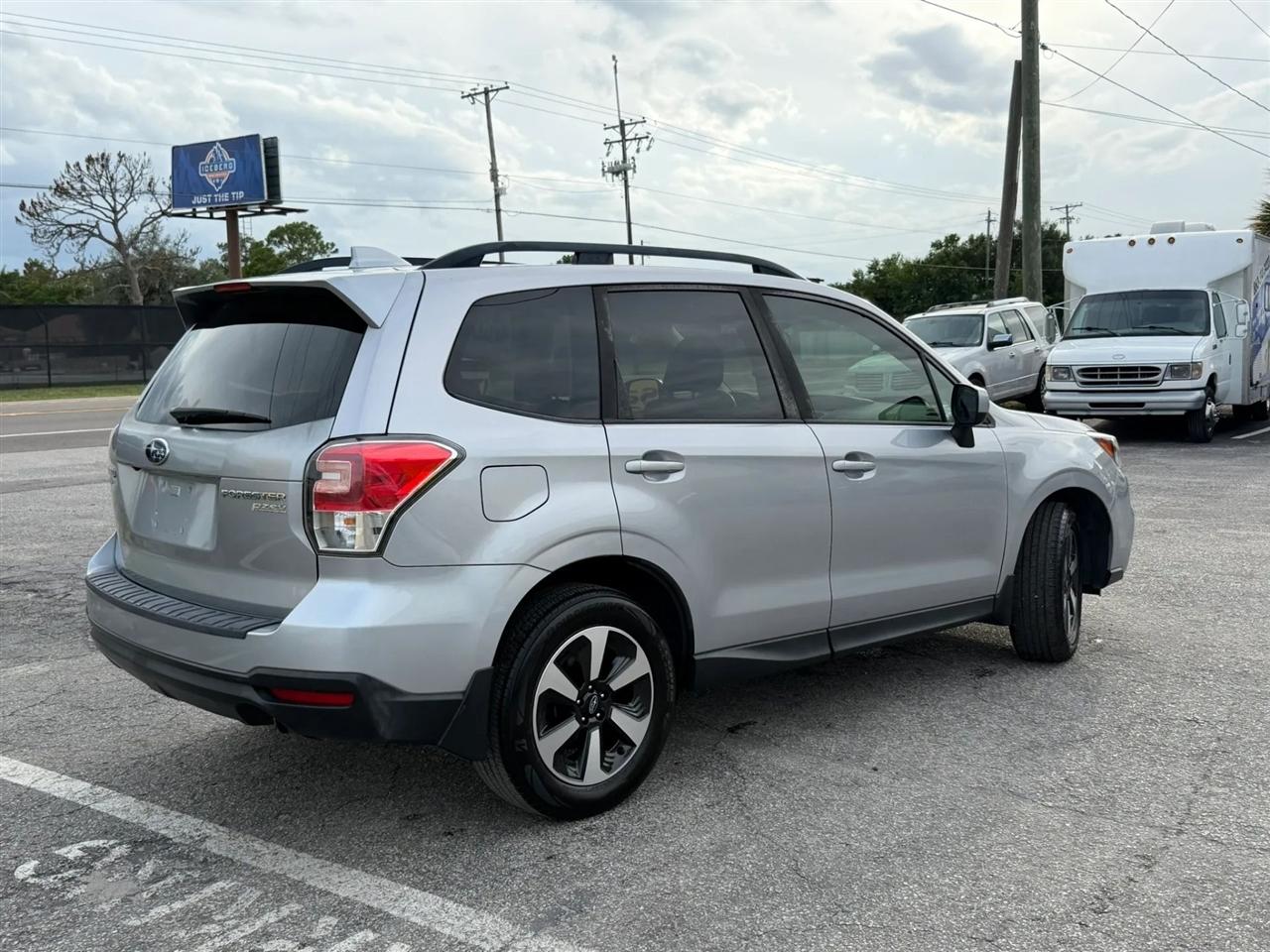 Subaru Forester 2.5i Premium PZEV CVT 2017