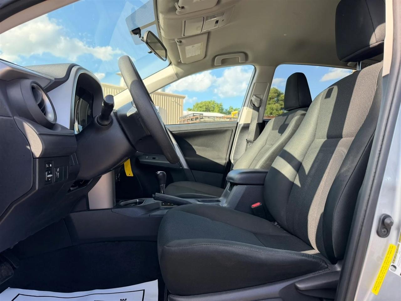 Toyota RAV4 LE FWD 2016