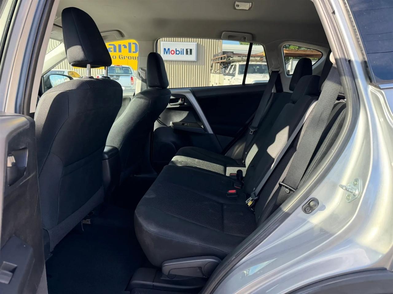 Toyota RAV4 LE FWD 2016