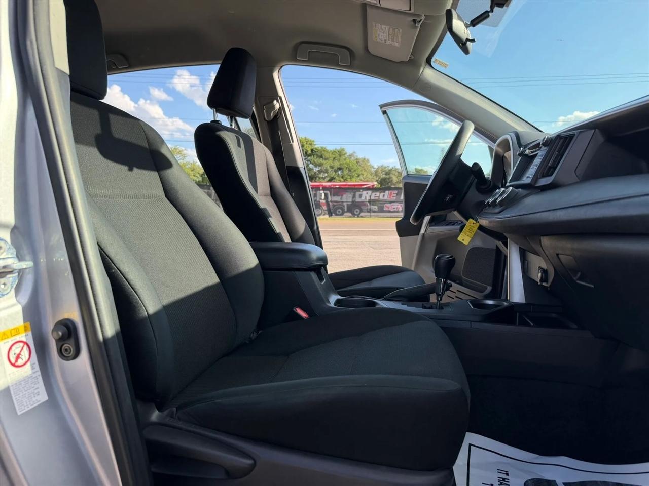Toyota RAV4 LE FWD 2016