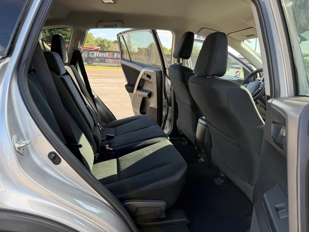 Toyota RAV4 LE FWD 2016