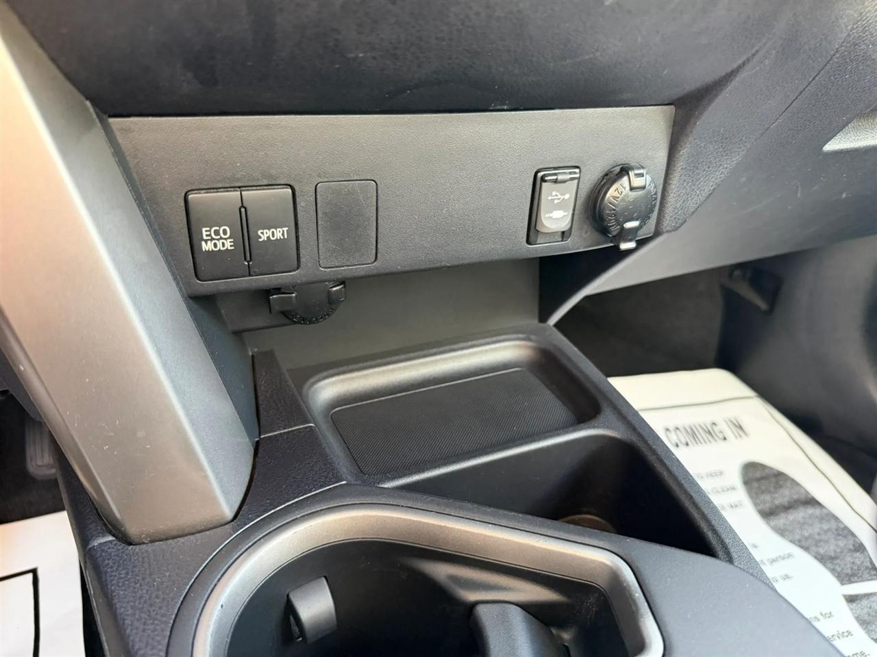 Toyota RAV4 LE FWD 2016