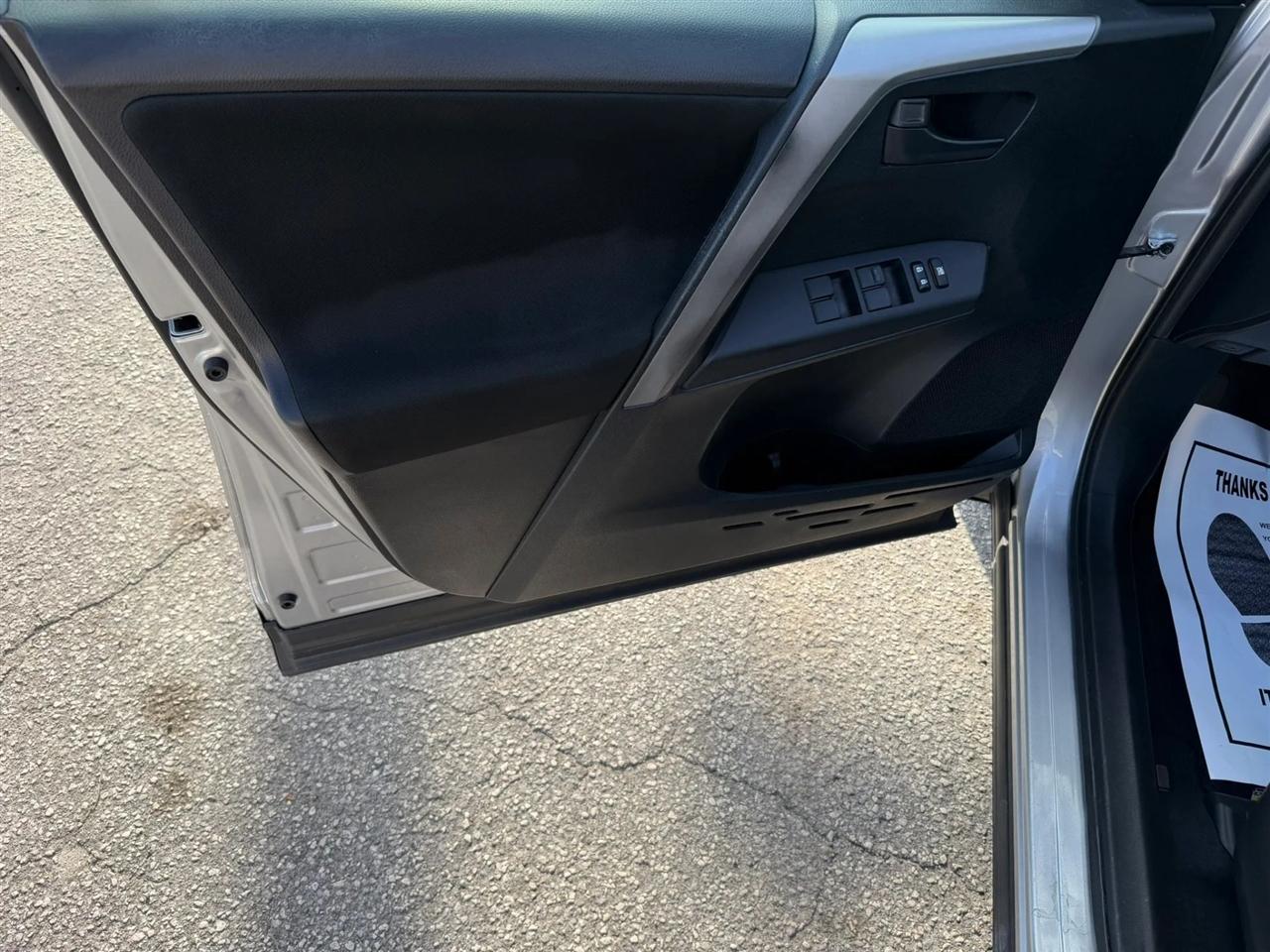 Toyota RAV4 LE FWD 2016