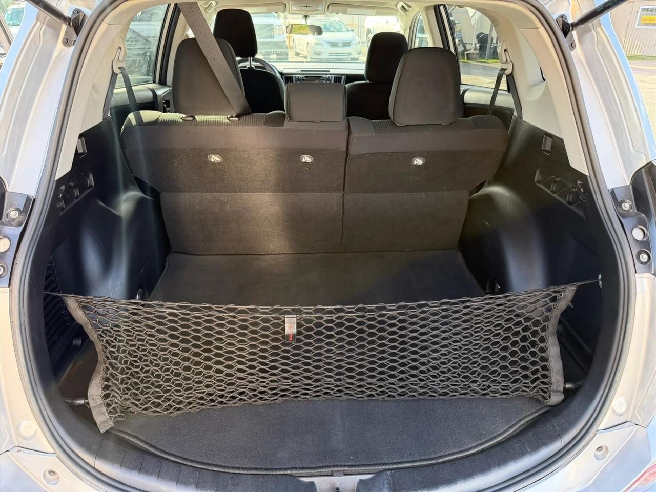 Toyota RAV4 LE FWD 2016