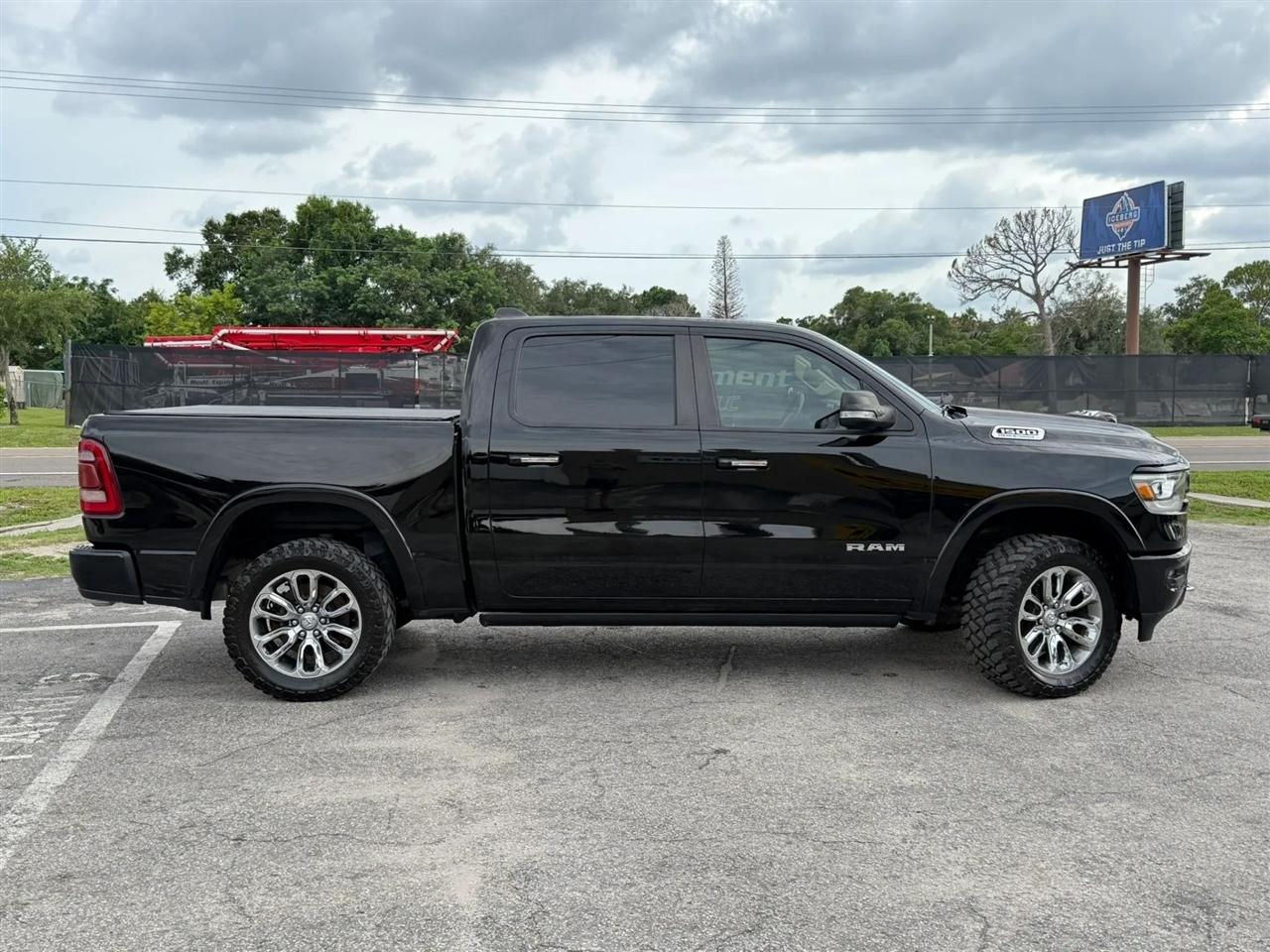 RAM 1500 Laramie Crew Cab SWB 4WD 2021