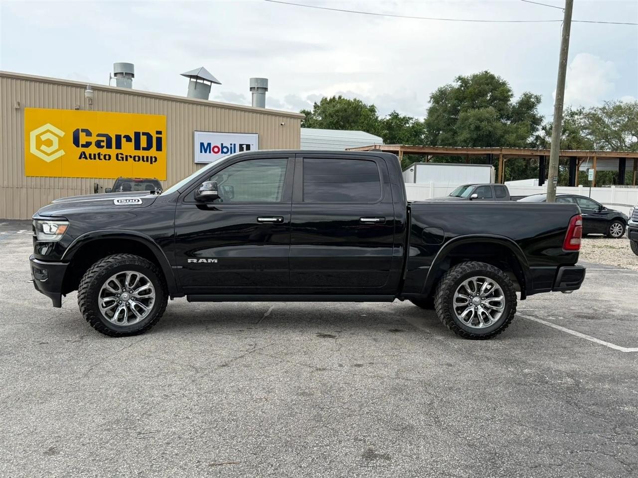 RAM 1500 Laramie Crew Cab SWB 4WD 2021