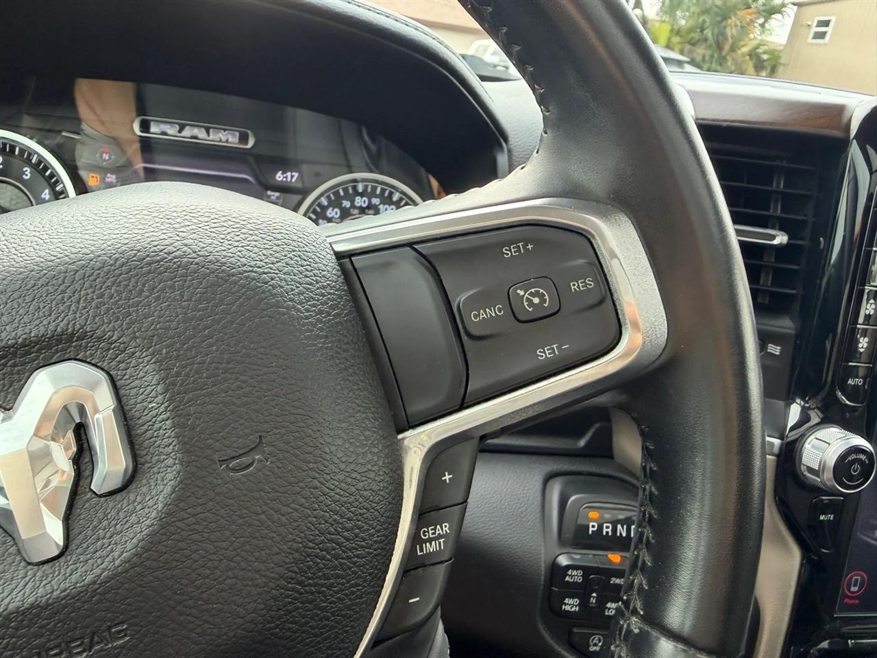 RAM 1500 Laramie Crew Cab SWB 4WD 2021