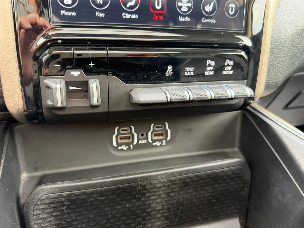 RAM 1500 Laramie Crew Cab SWB 4WD 2021