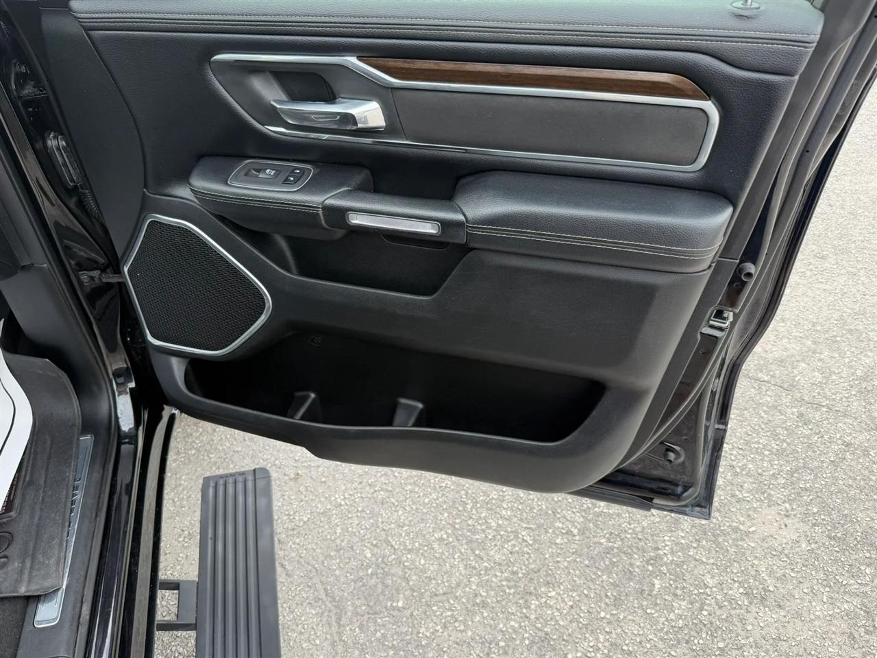 RAM 1500 Laramie Crew Cab SWB 4WD 2021