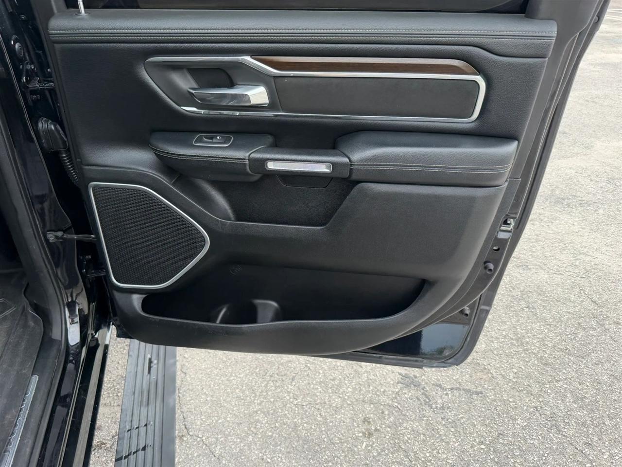 RAM 1500 Laramie Crew Cab SWB 4WD 2021