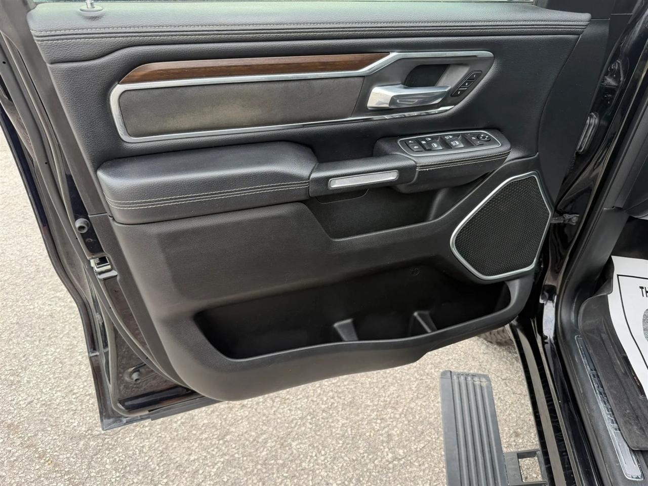 RAM 1500 Laramie Crew Cab SWB 4WD 2021