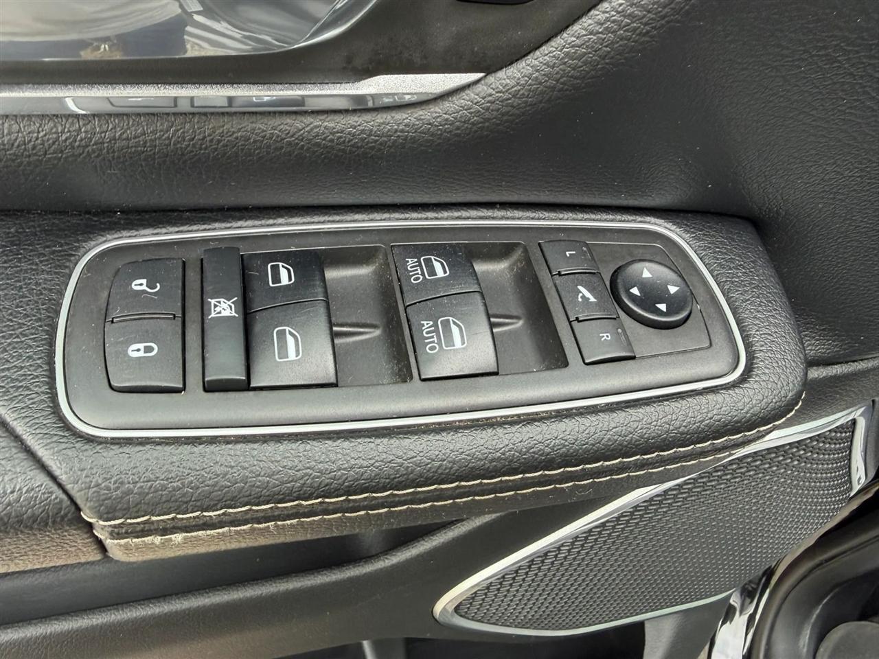 RAM 1500 Laramie Crew Cab SWB 4WD 2021