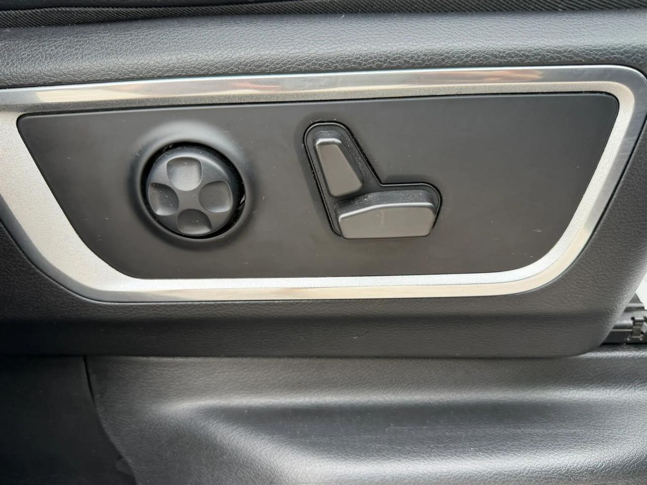 RAM 1500 Laramie Crew Cab SWB 4WD 2021