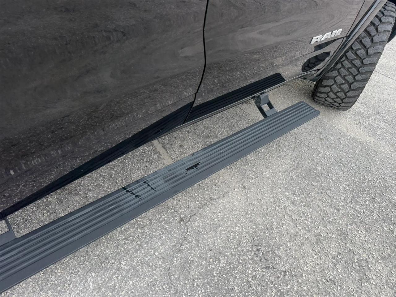 RAM 1500 Laramie Crew Cab SWB 4WD 2021