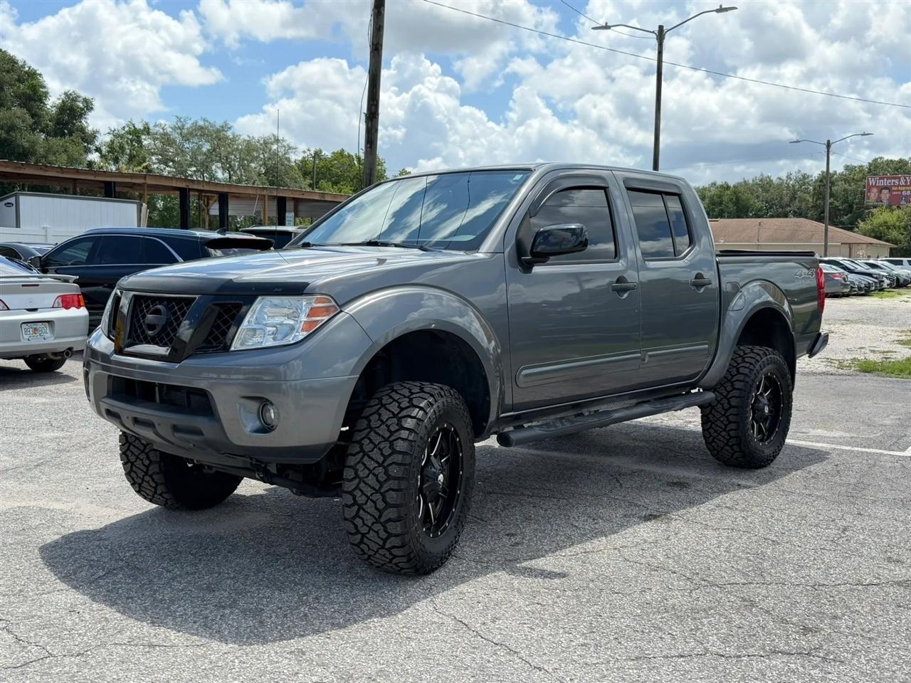 Nissan Frontier SV Crew Cab 4WD 2020