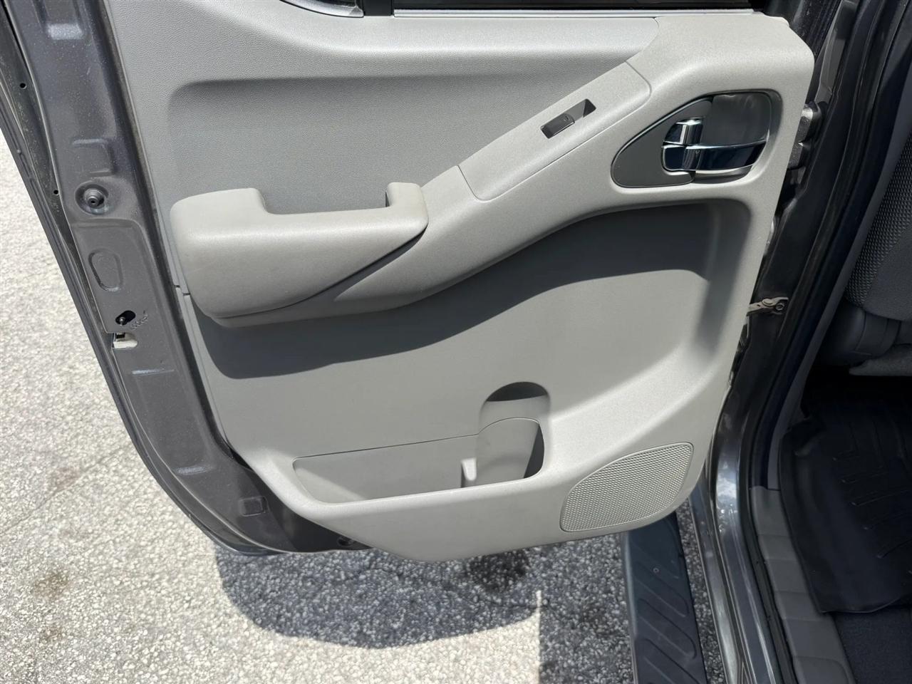 Nissan Frontier SV Crew Cab 4WD 2020