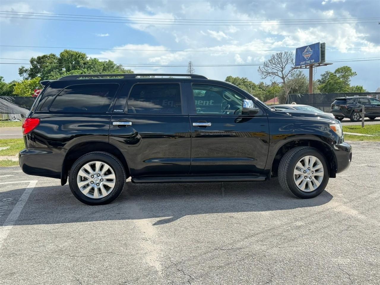 Toyota Sequoia Platinum 4WD 2013