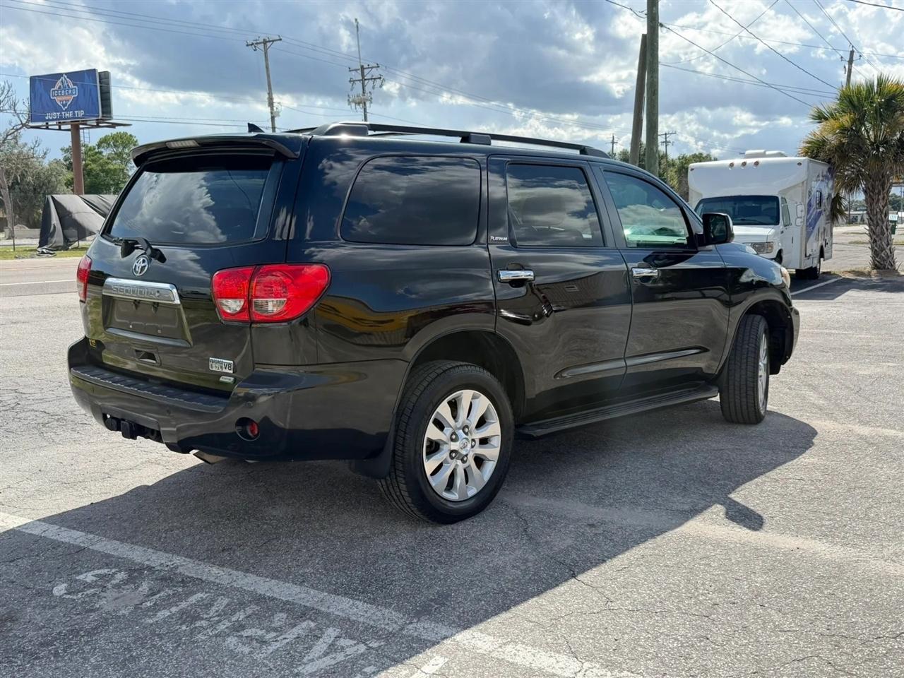 Toyota Sequoia Platinum 4WD 2013