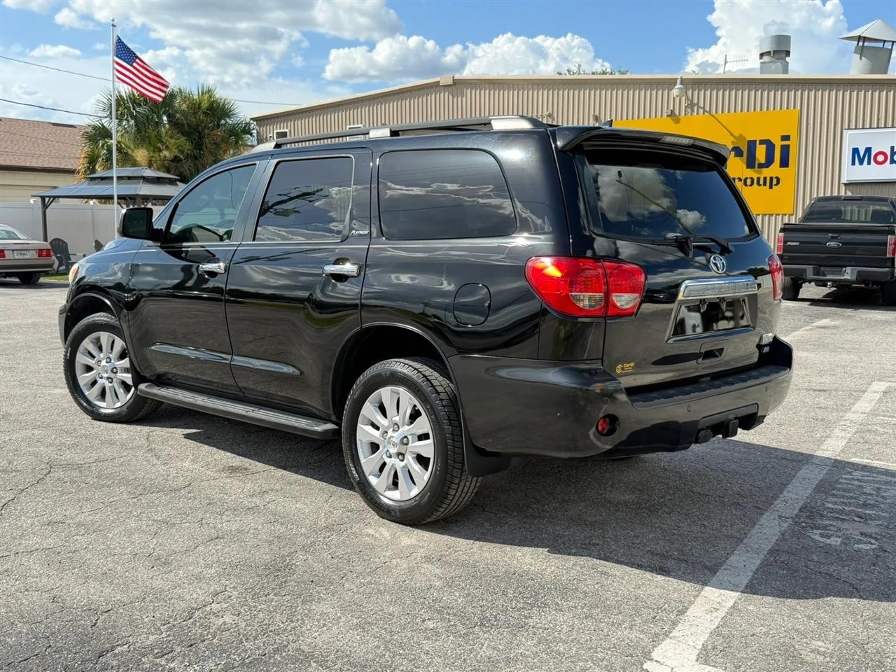 Toyota Sequoia Platinum 4WD 2013