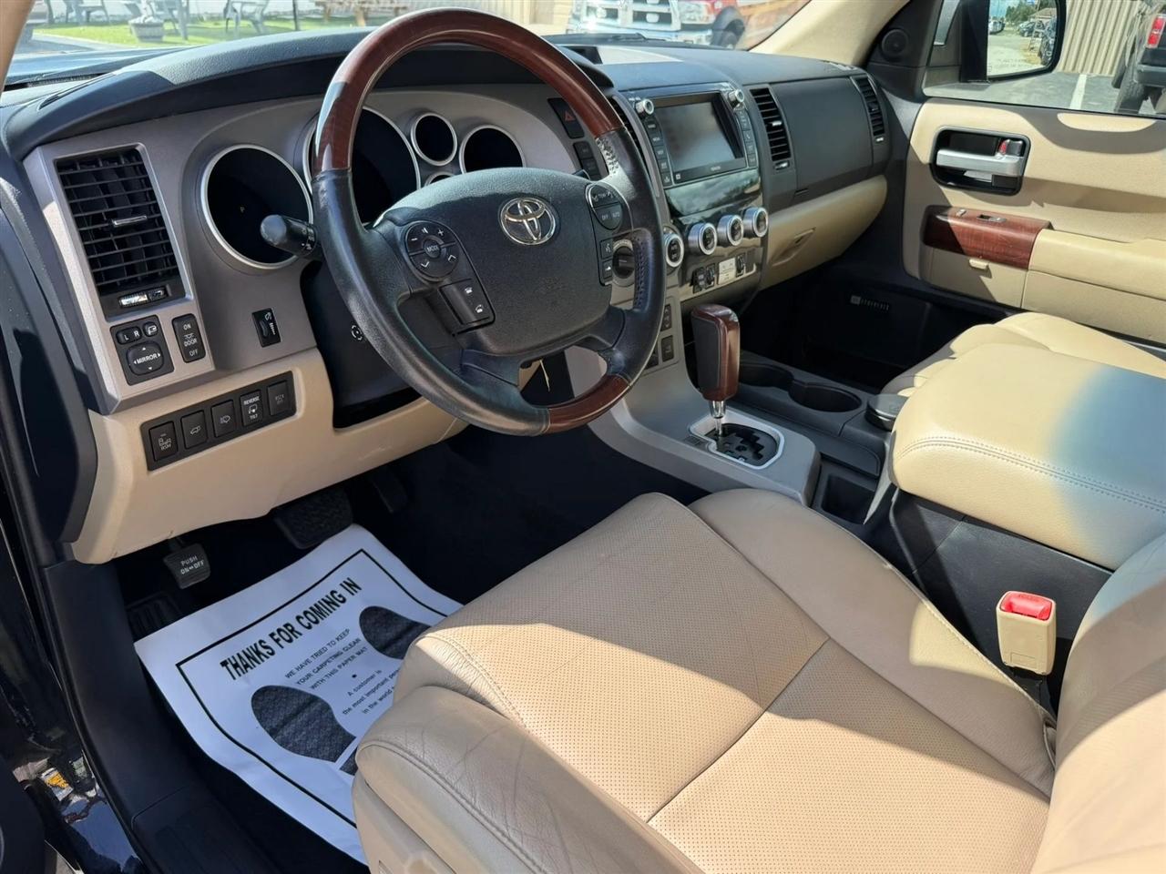 Toyota Sequoia Platinum 4WD 2013