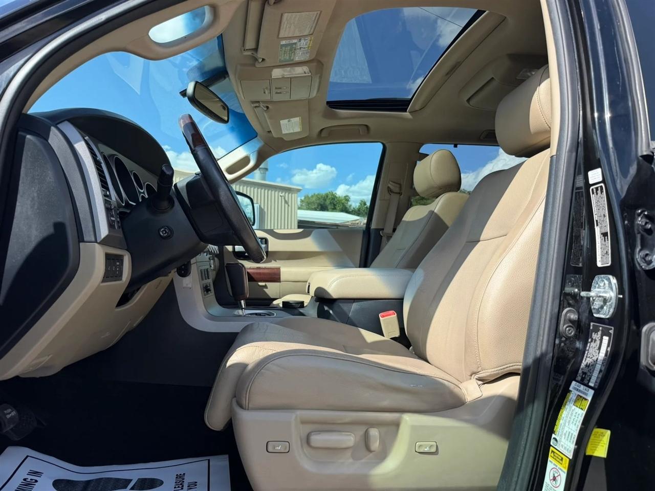 Toyota Sequoia Platinum 4WD 2013