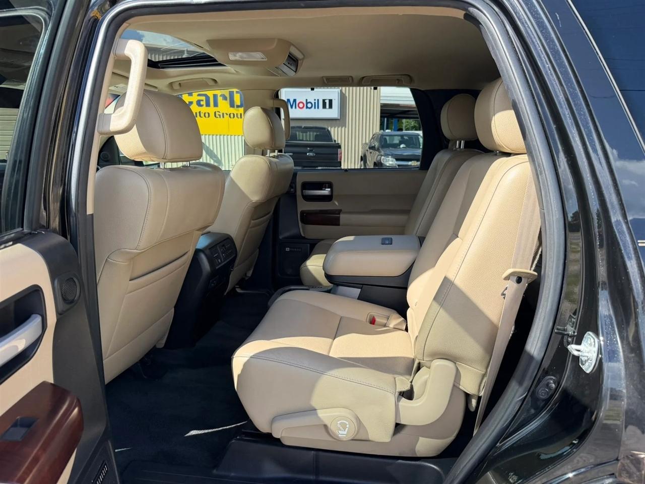 Toyota Sequoia Platinum 4WD 2013