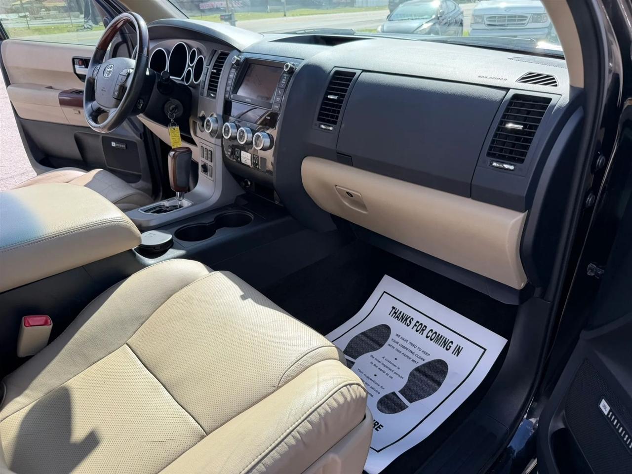 Toyota Sequoia Platinum 4WD 2013