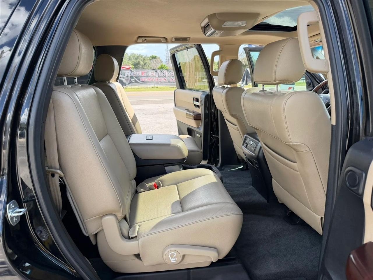Toyota Sequoia Platinum 4WD 2013