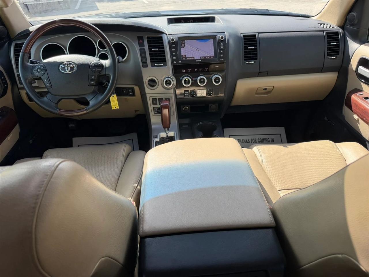 Toyota Sequoia Platinum 4WD 2013