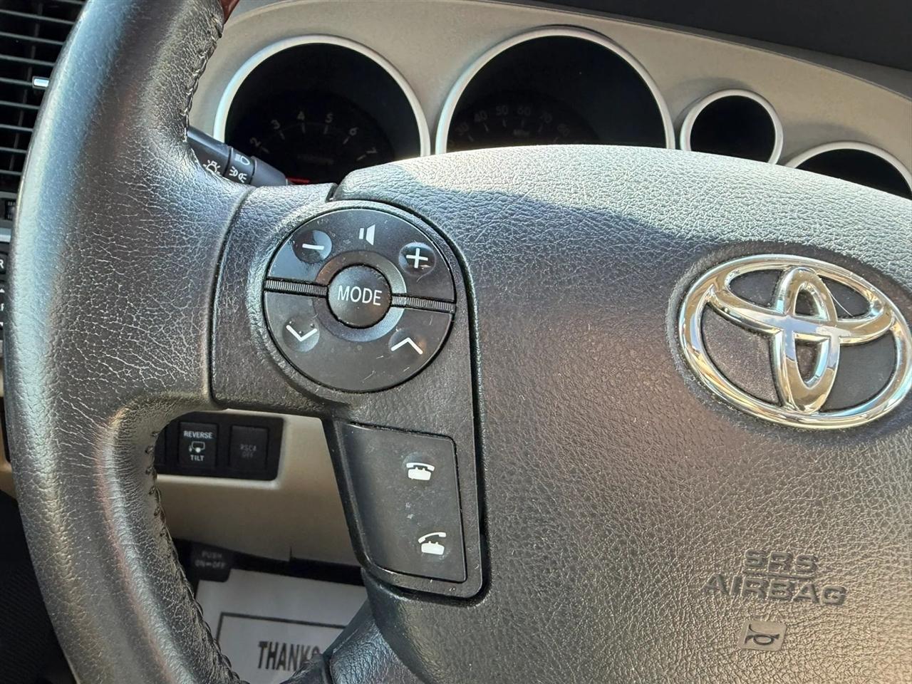 Toyota Sequoia Platinum 4WD 2013