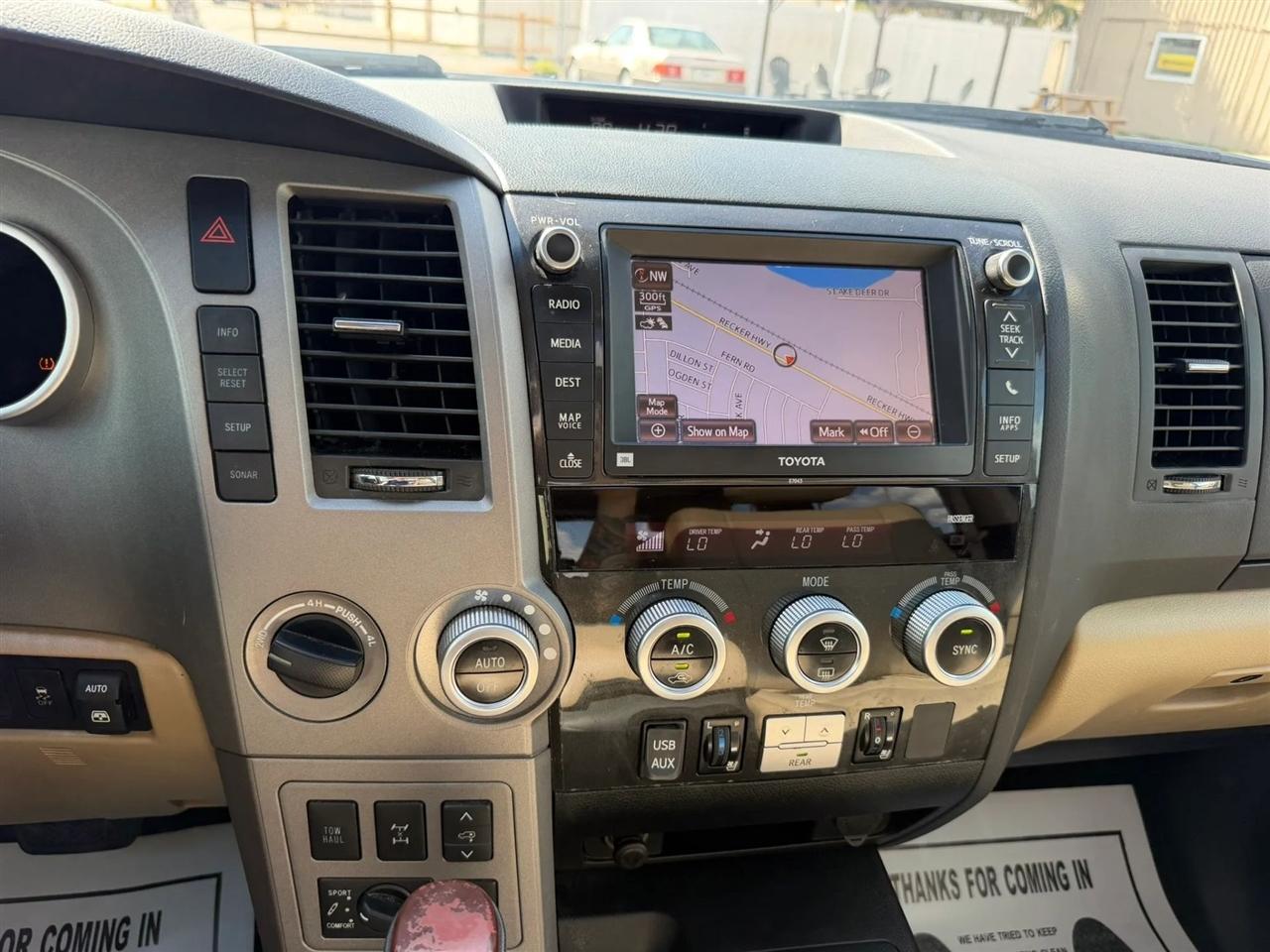 Toyota Sequoia Platinum 4WD 2013
