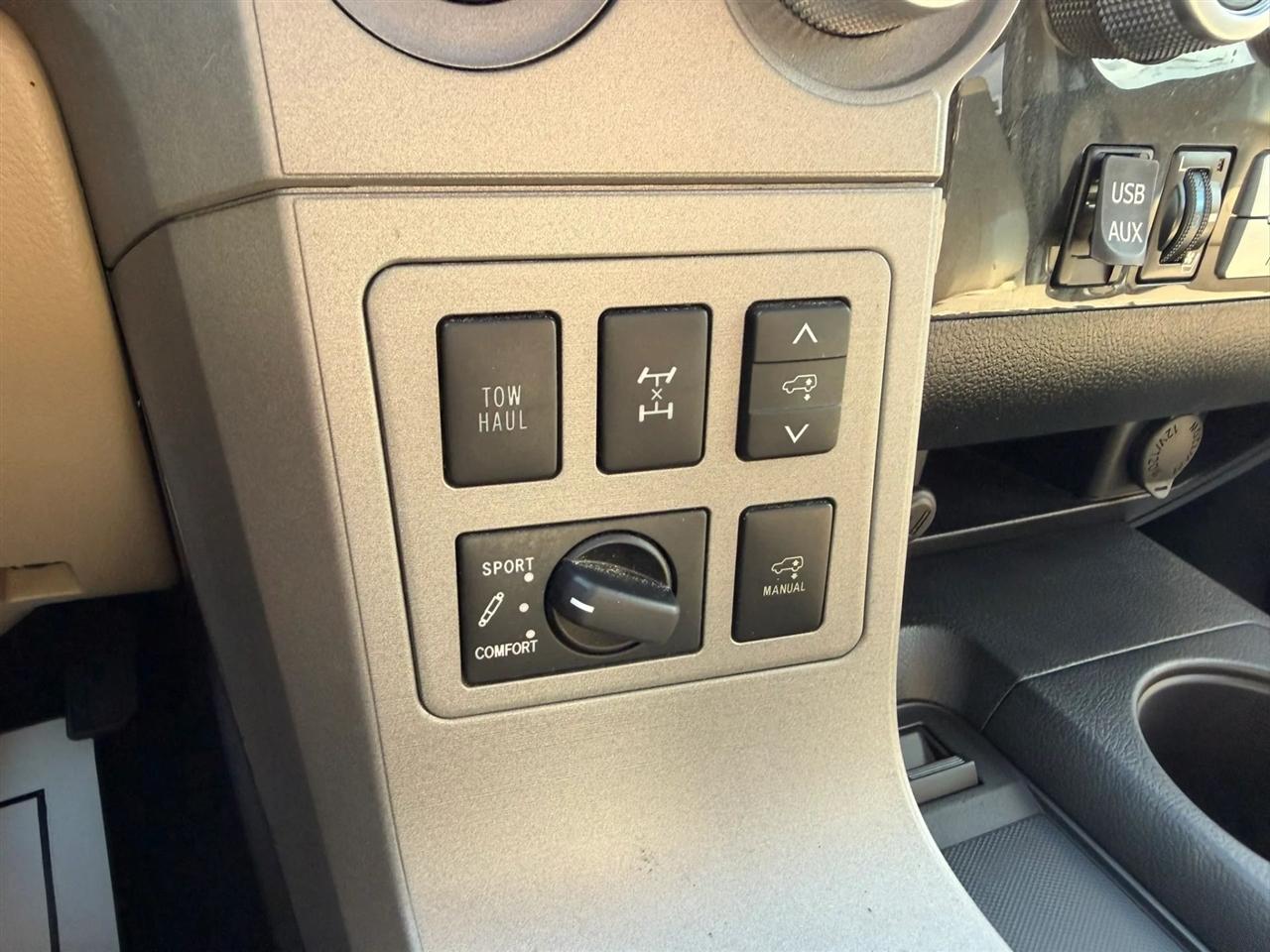 Toyota Sequoia Platinum 4WD 2013